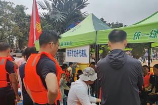 乔治：邓罗会不断跑动 你得时刻注意他的位置